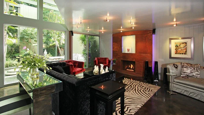 819 Dickson St photo 9