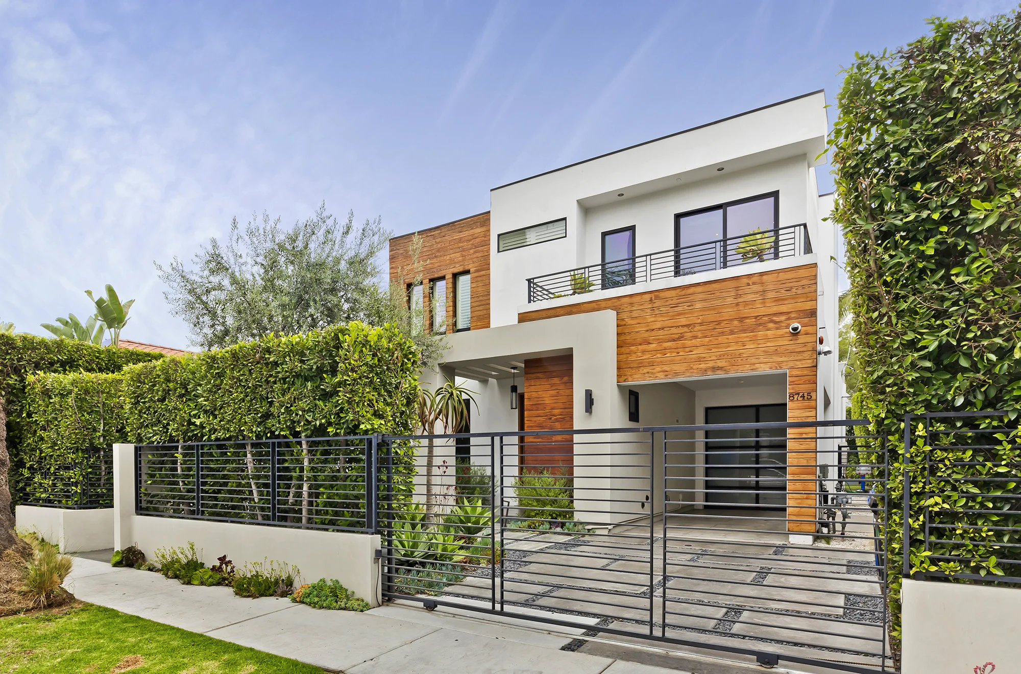 8745 Rosewood Ave photo 1