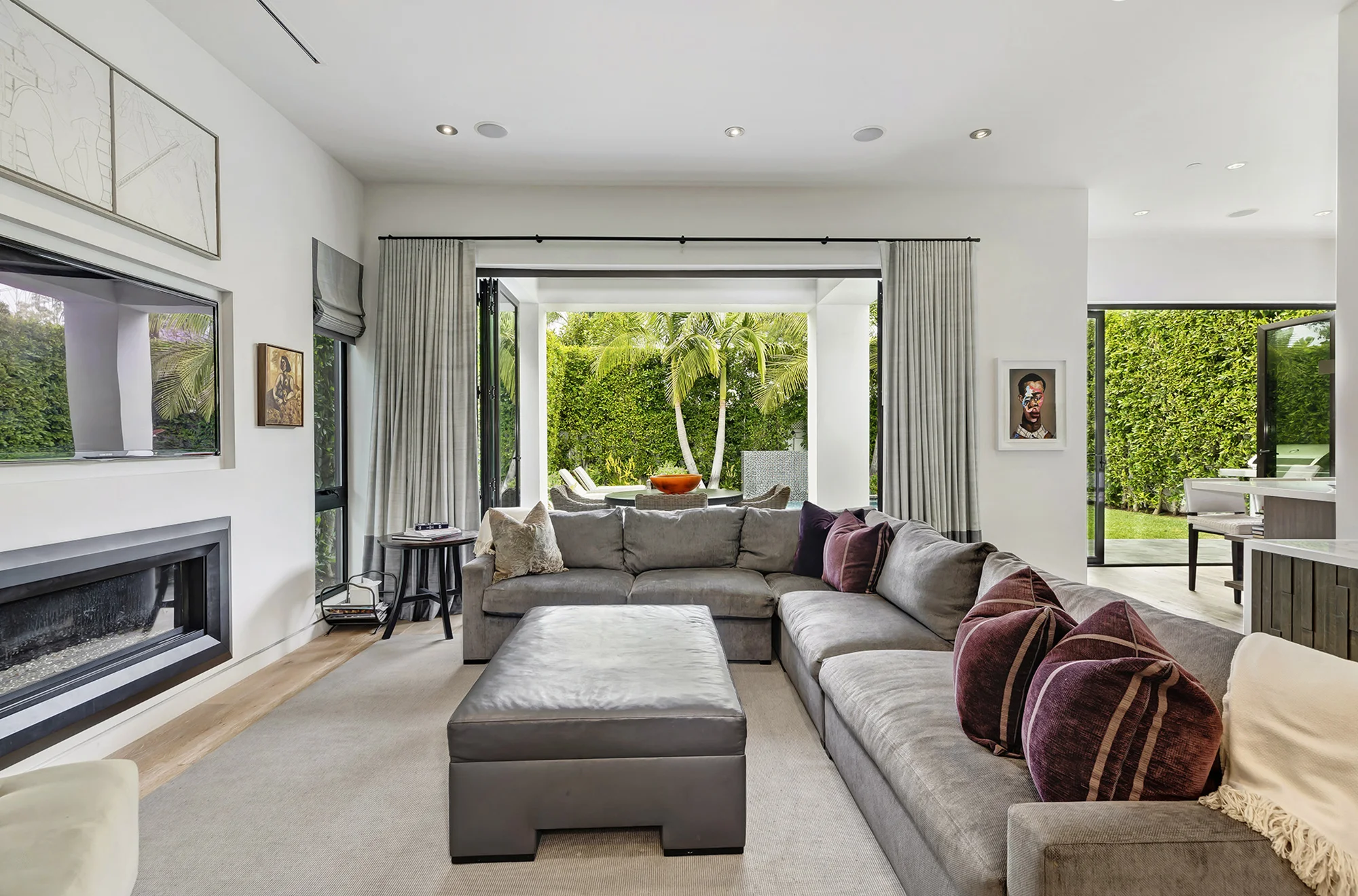 8745 Rosewood Ave photo 11