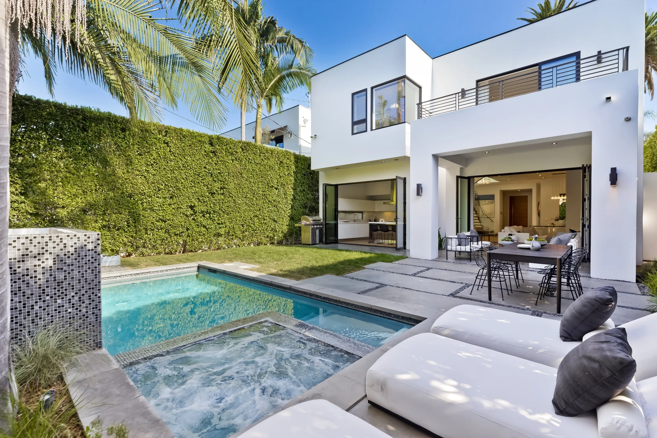 8745 Rosewood Ave photo 1