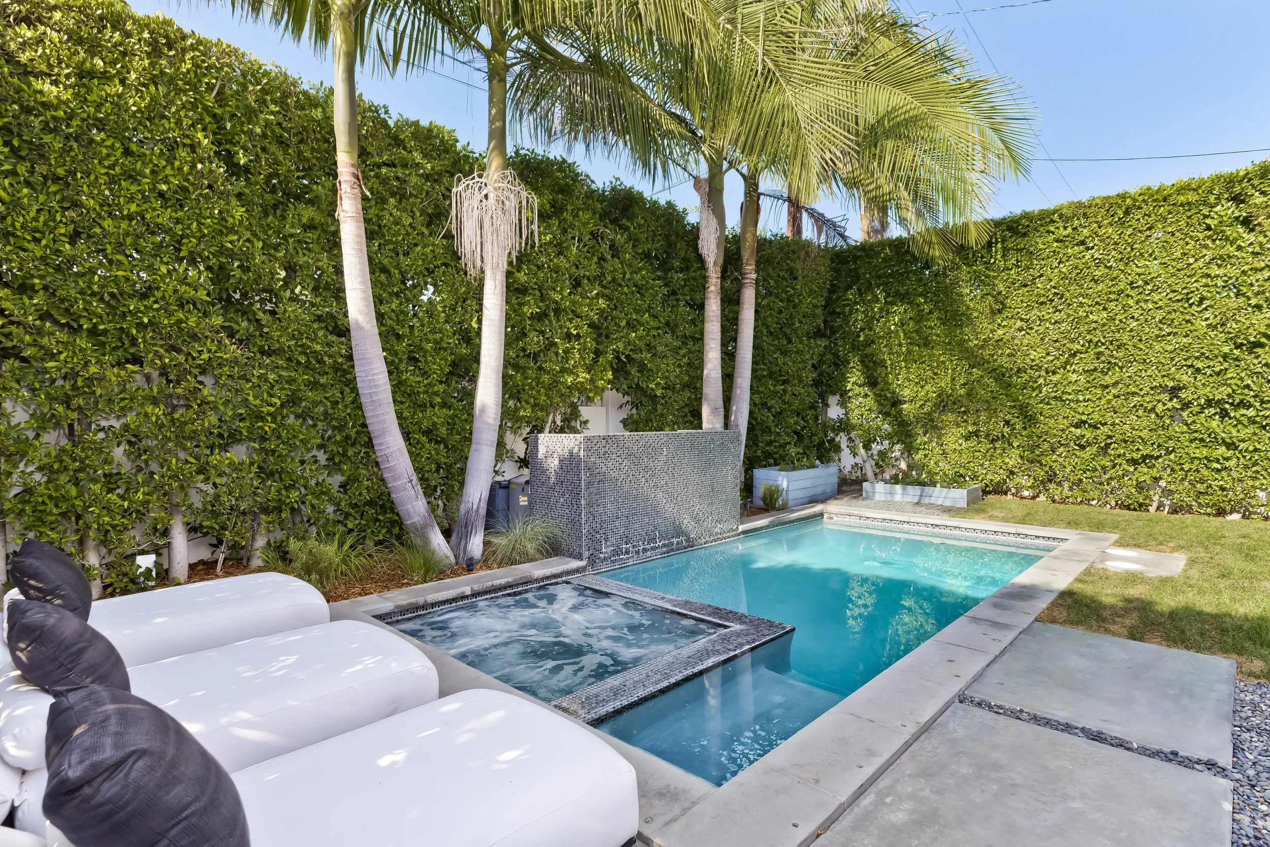 8745 Rosewood Ave photo 32