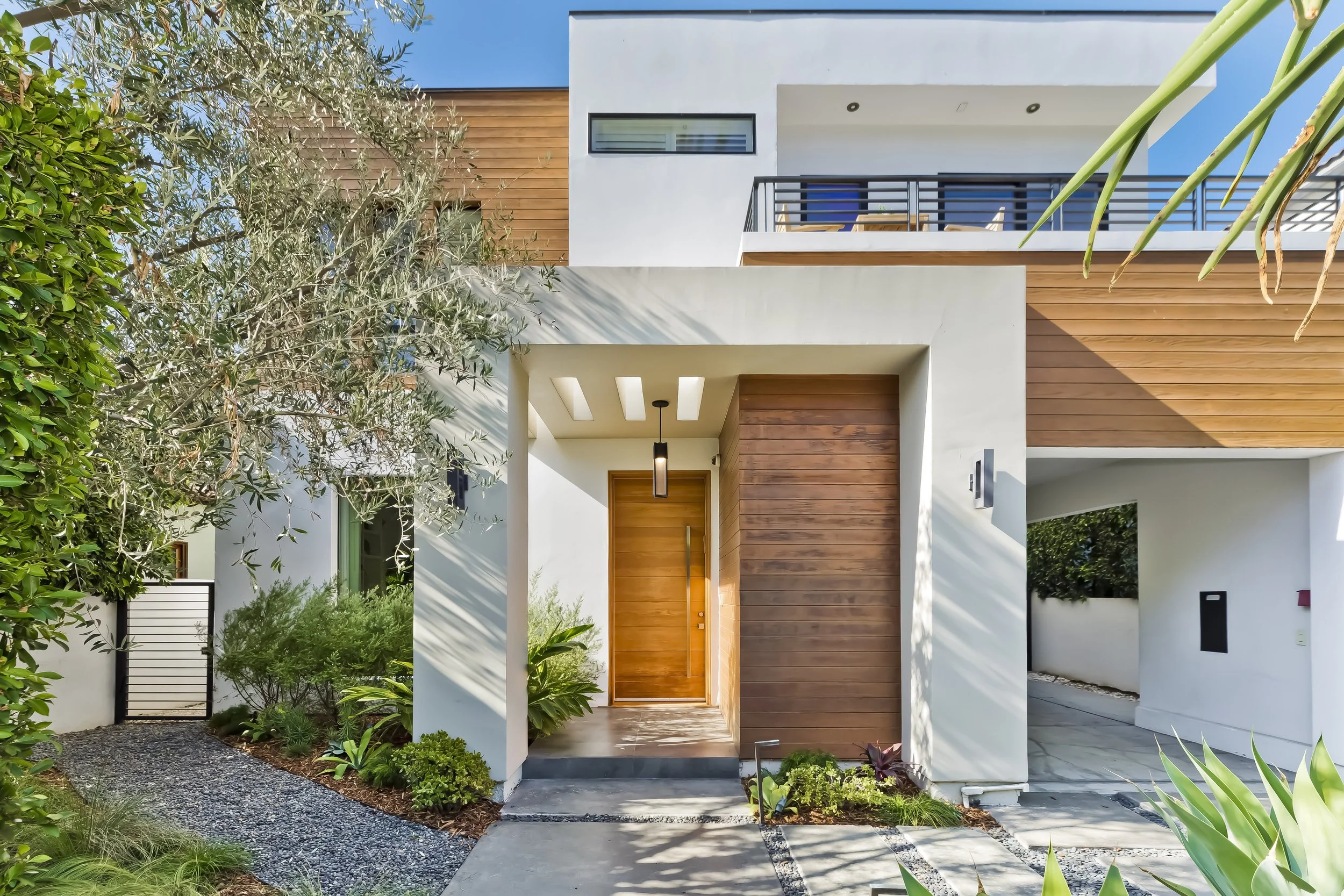 8745 Rosewood Ave photo 4