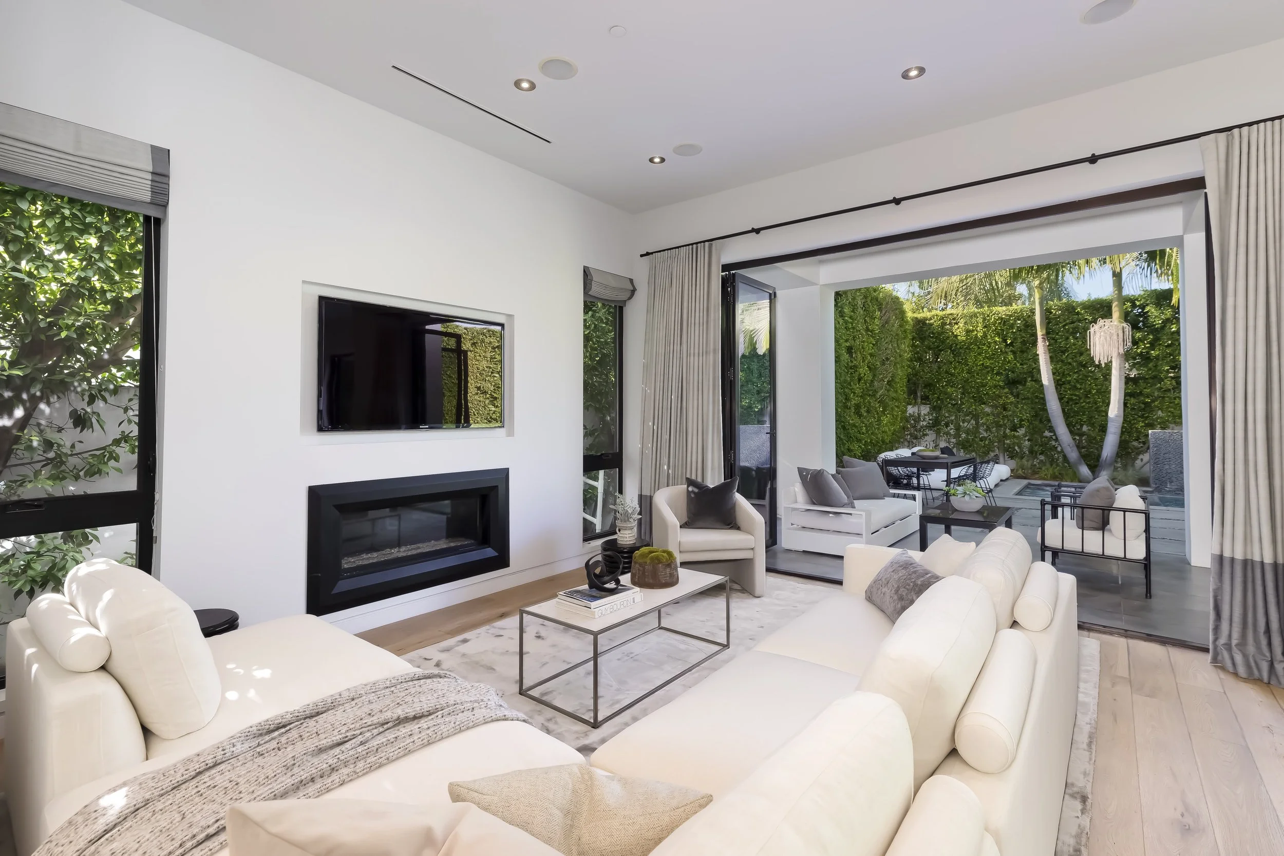 8745 Rosewood Ave photo 10