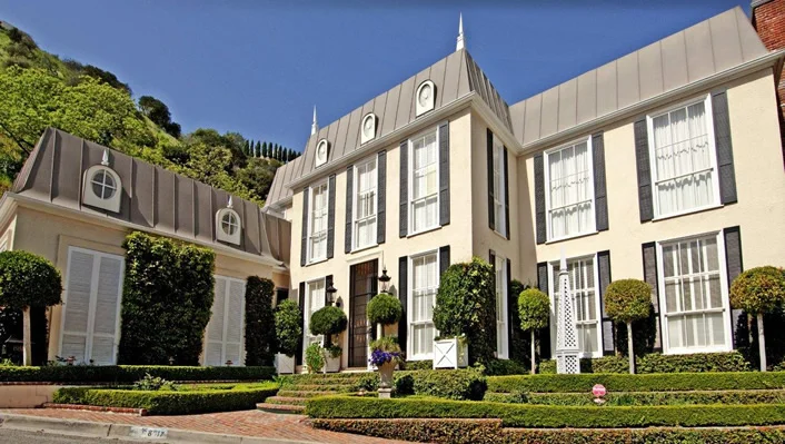 8817 Thrasher Ave photo 1