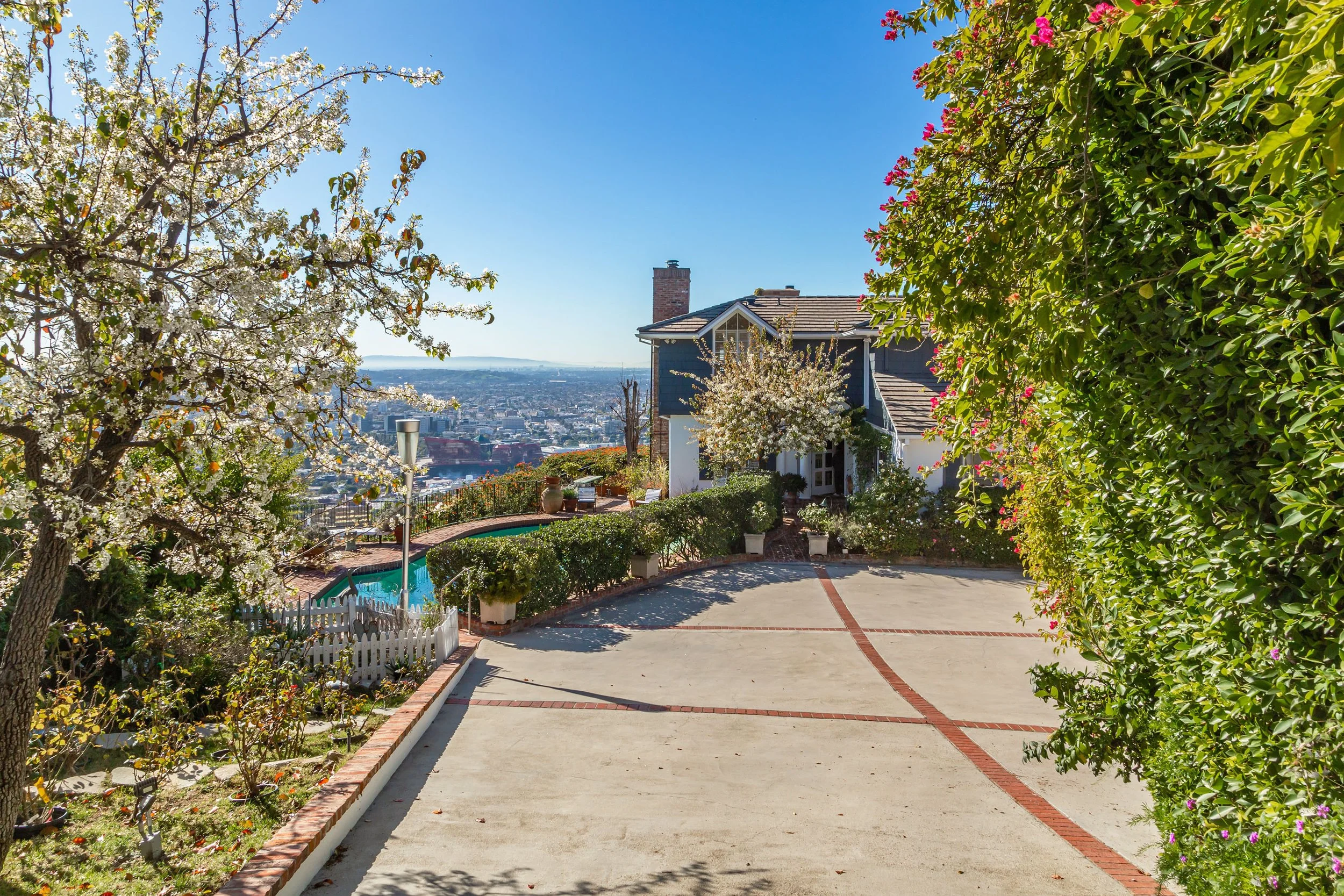 8900 Evanview Drive photo 3