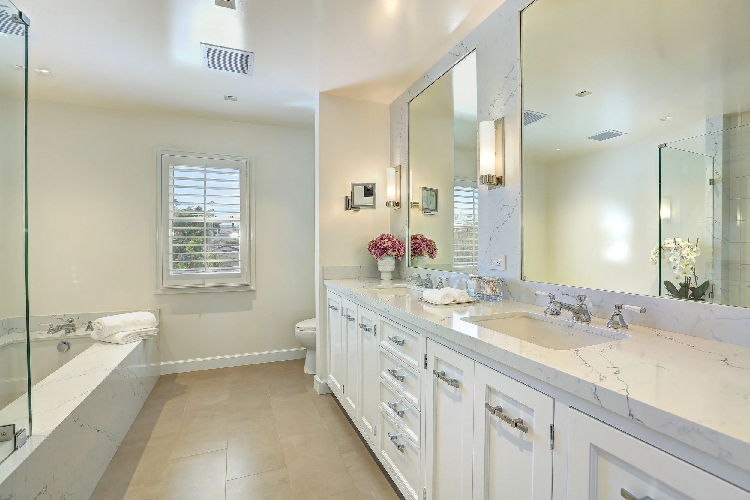 8937 Dorrington Ave photo 12