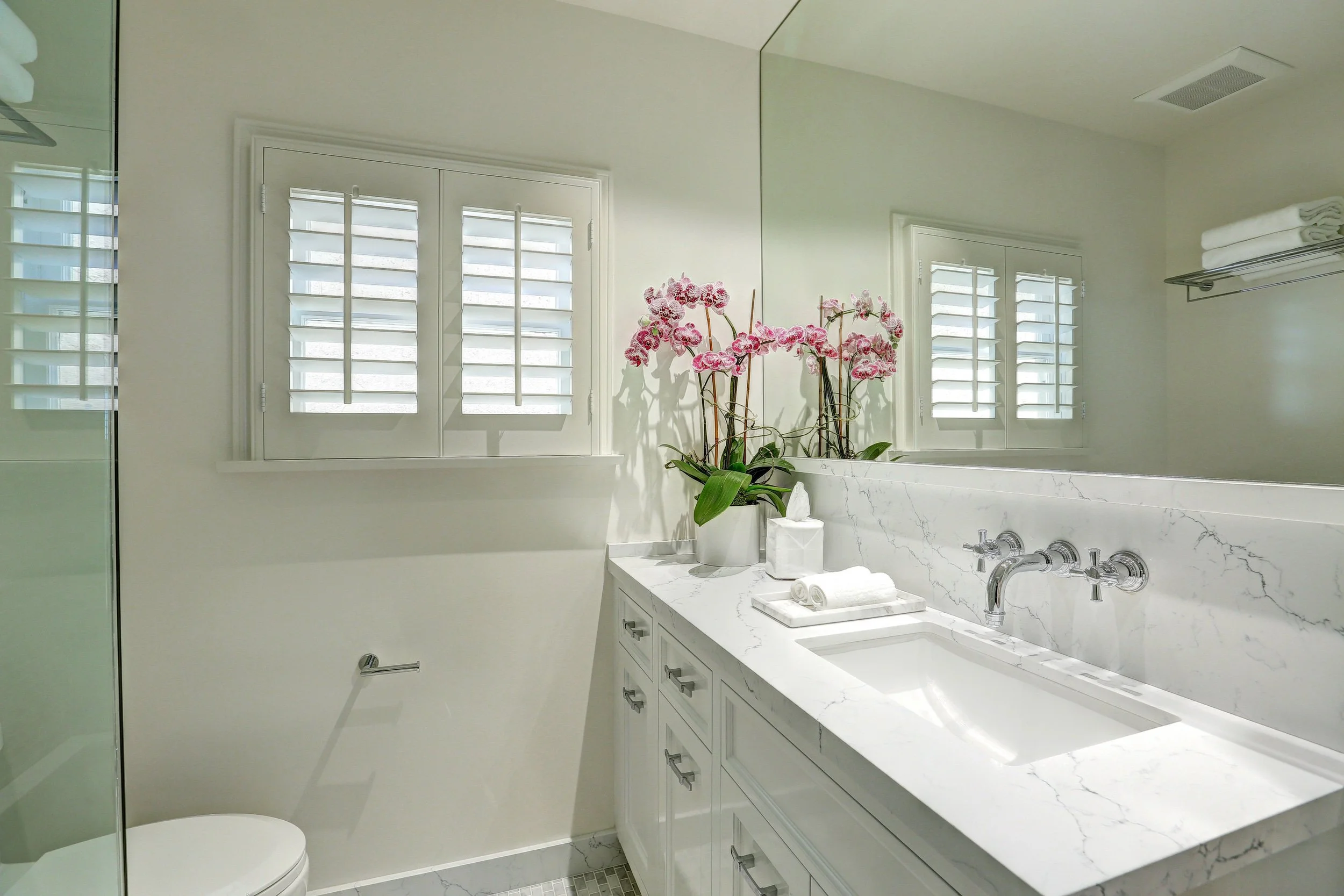 8937 Dorrington Ave photo 16