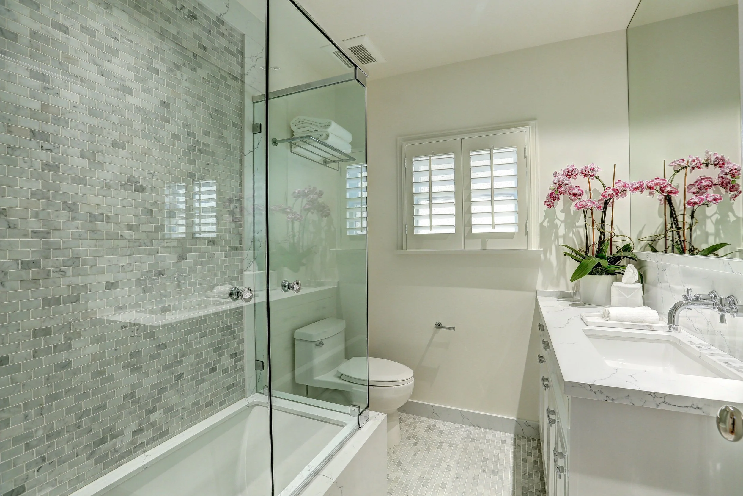 8937 Dorrington Ave photo 17