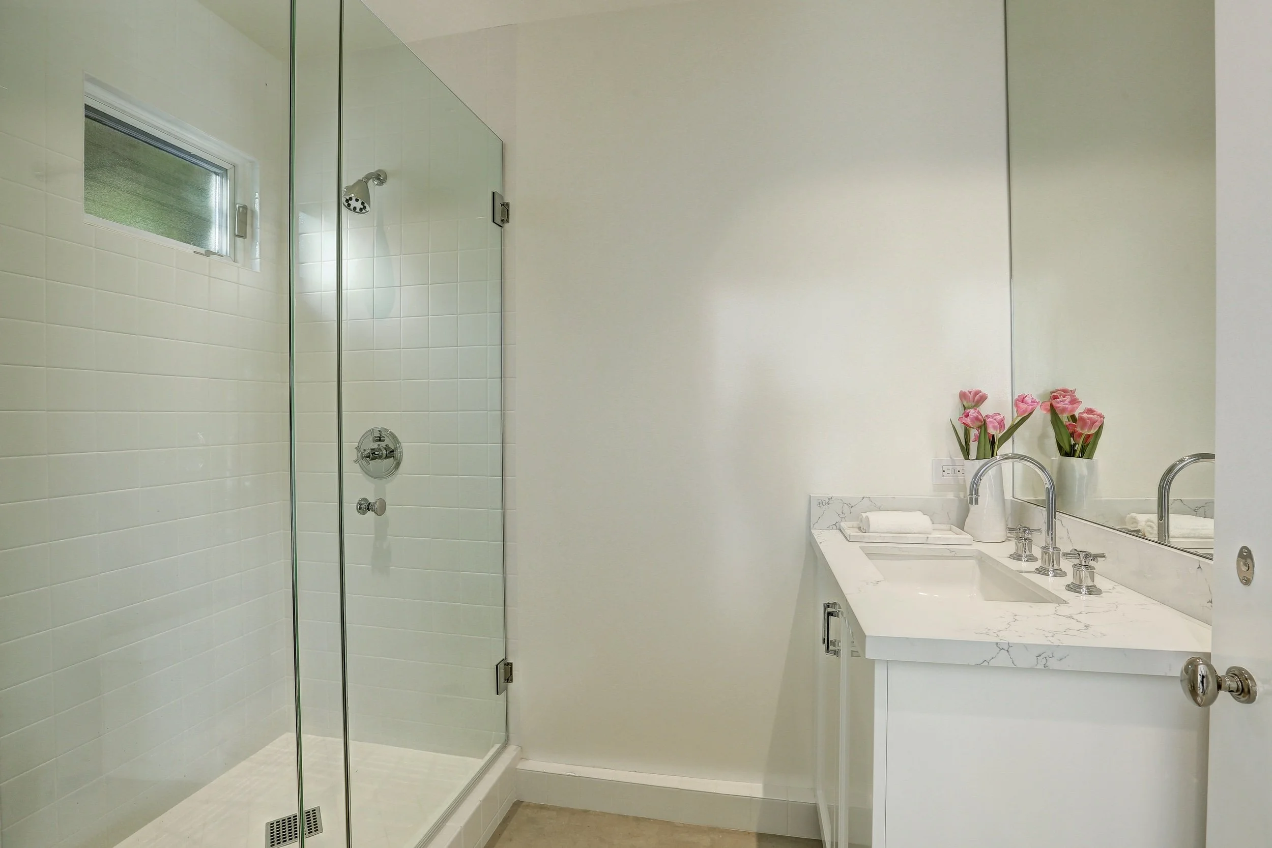 8937 Dorrington Ave photo 20