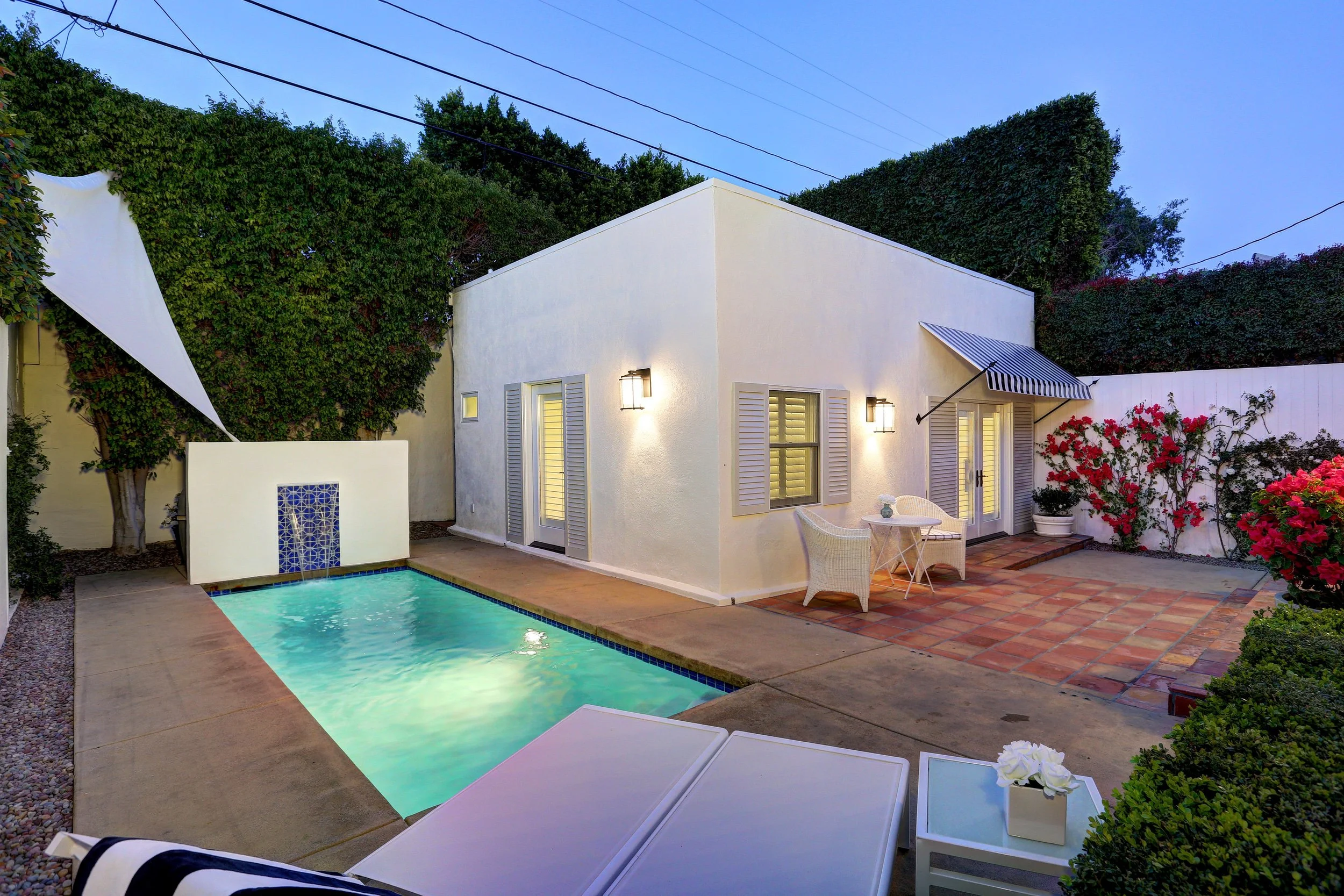 8937 Dorrington Ave photo 2