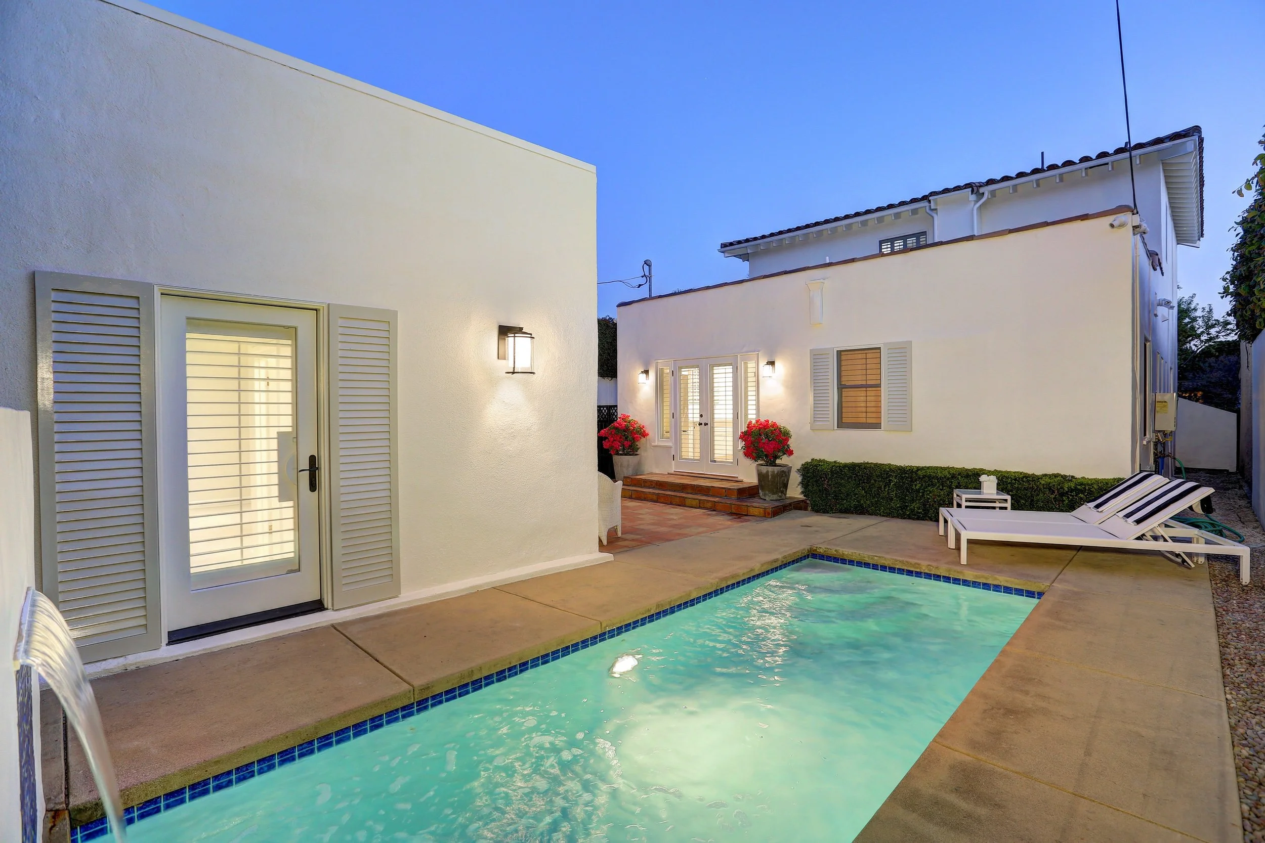 8937 Dorrington Ave photo 21