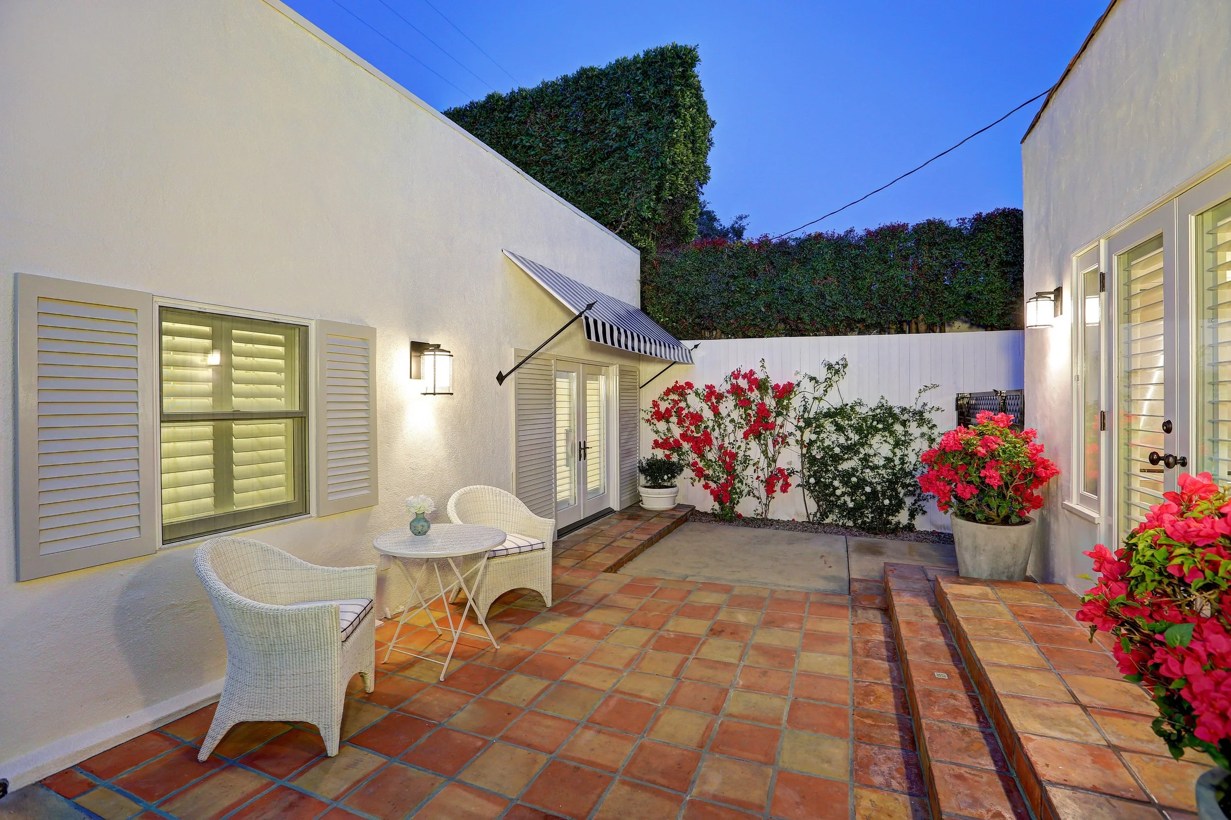 8937 Dorrington Ave photo 22