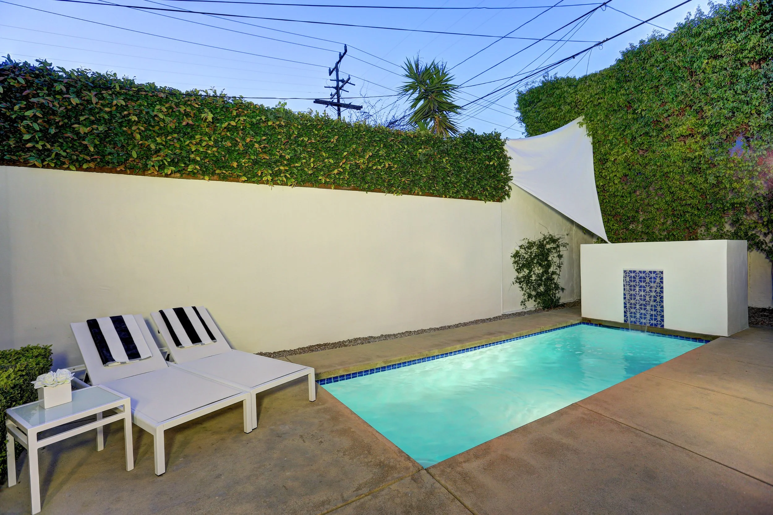 8937 Dorrington Ave photo 23