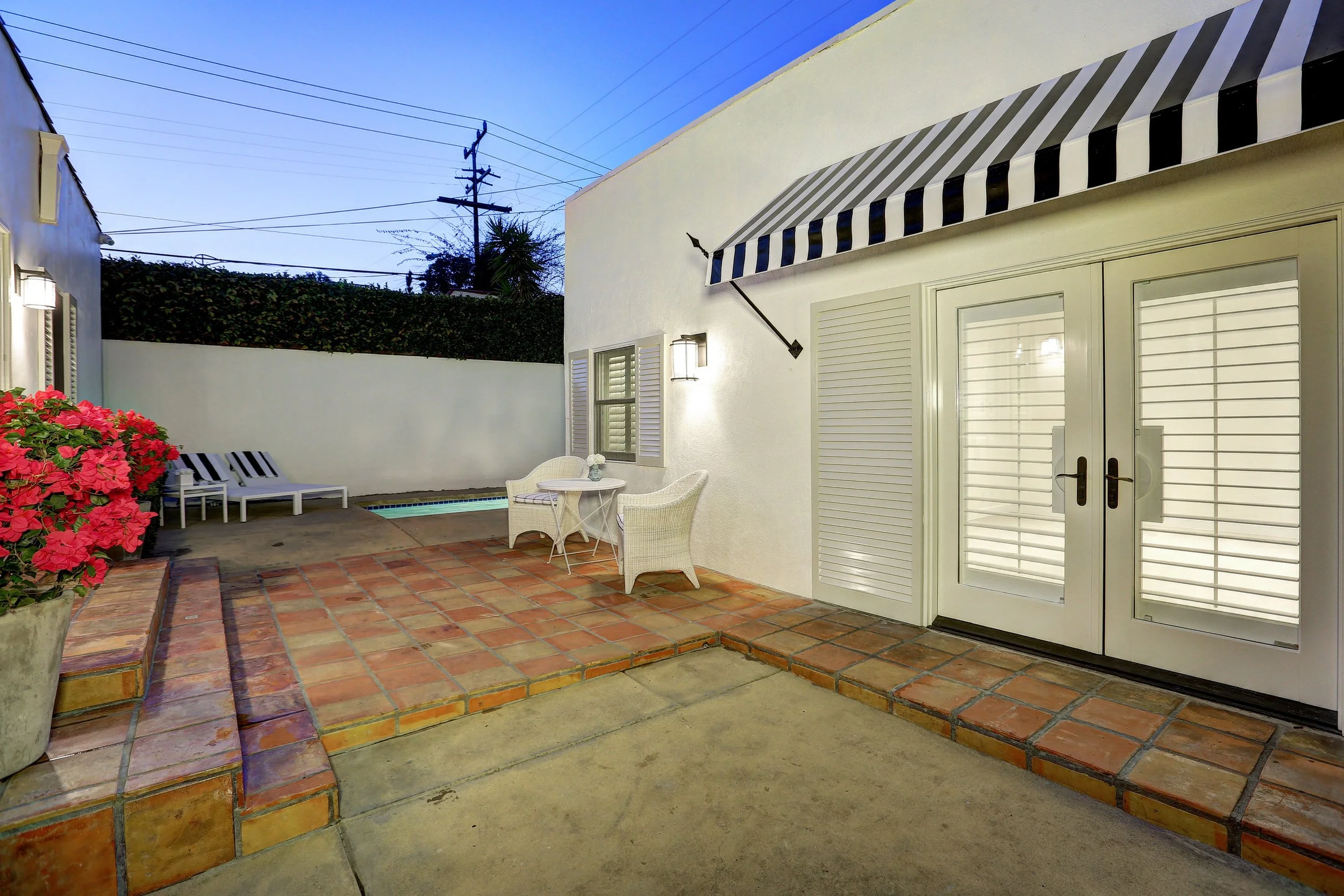 8937 Dorrington Ave photo 24