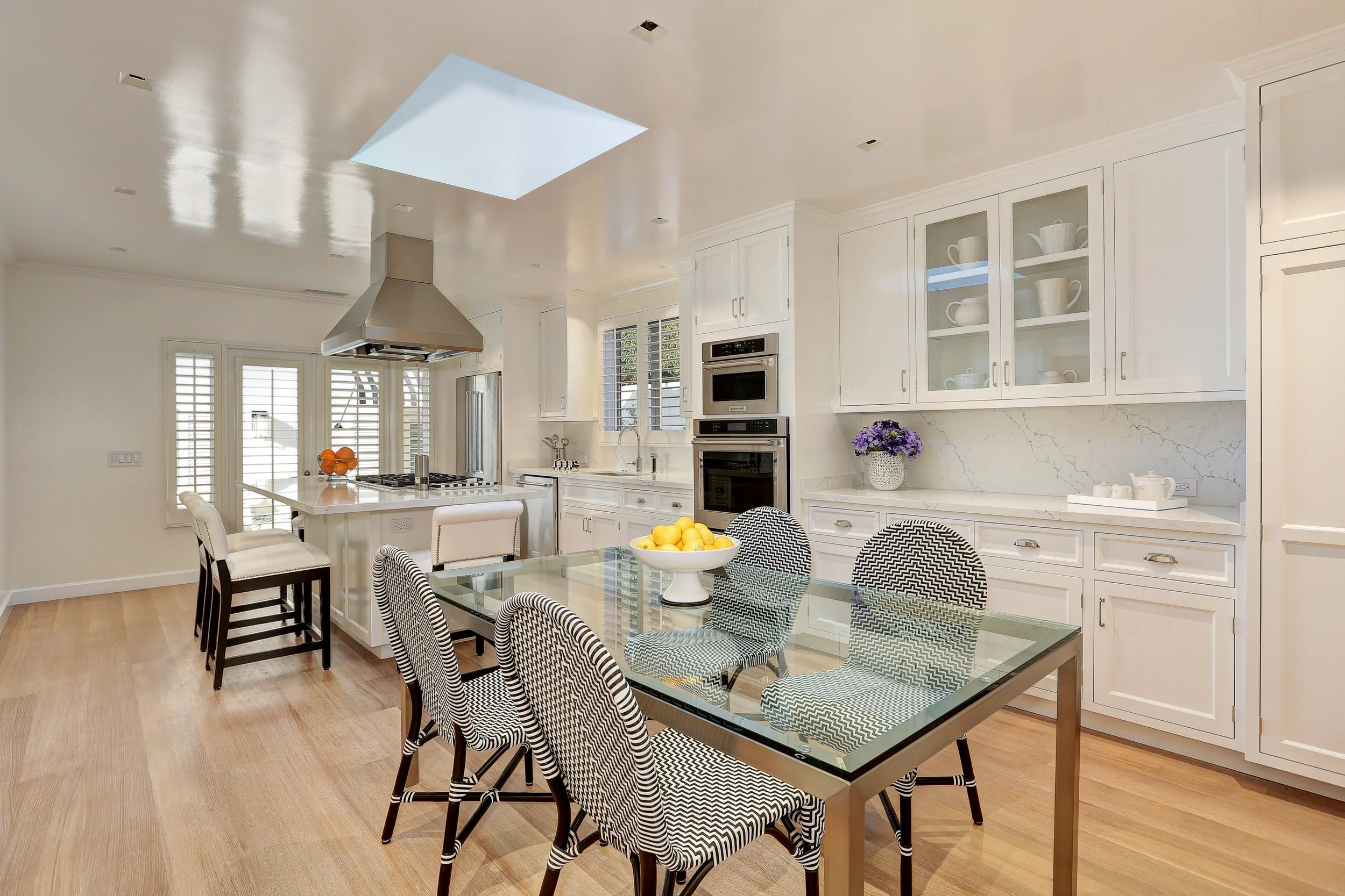 8937 Dorrington Ave photo 6