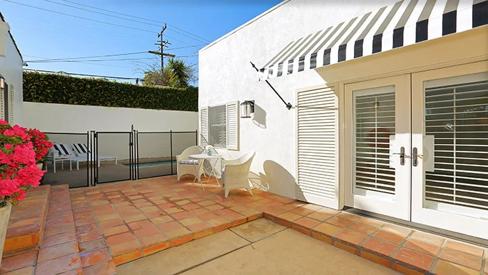 8937 Dorrington Ave photo 19