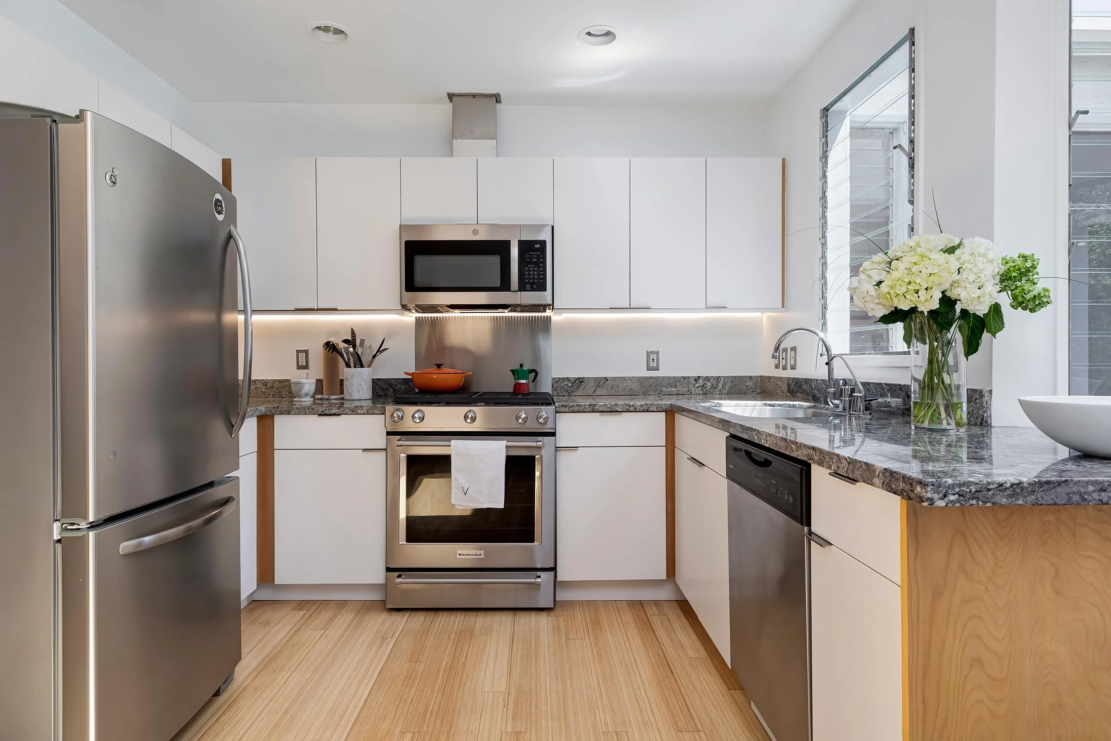 9004 Ashcroft Ave photo 7