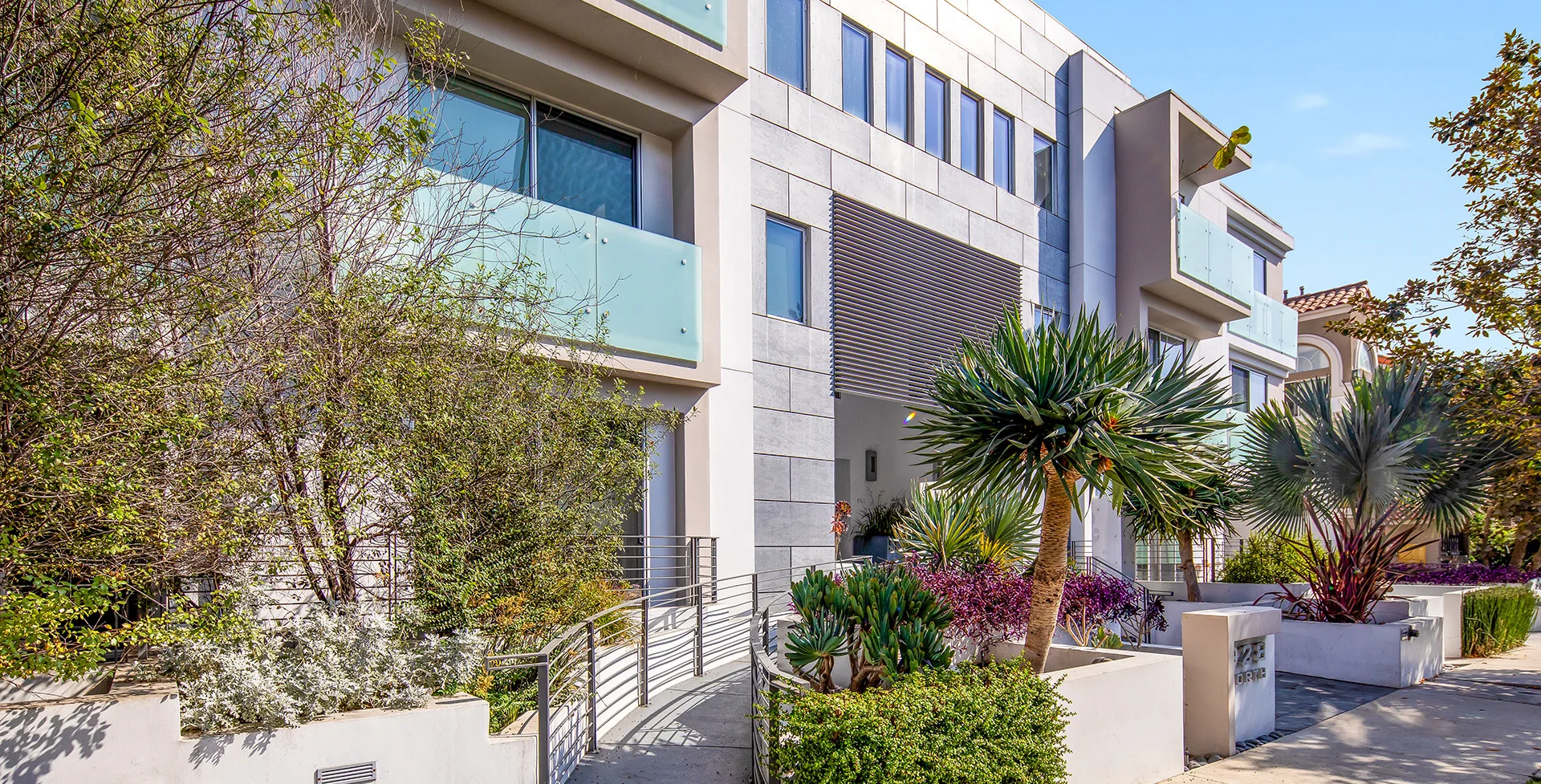 928 N Croft Ave #102 photo 23