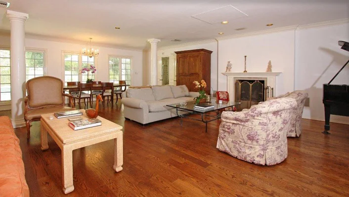 9284 Swallow Drive photo 2