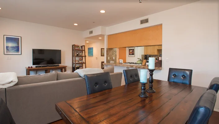 937 12th St #303 photo 2