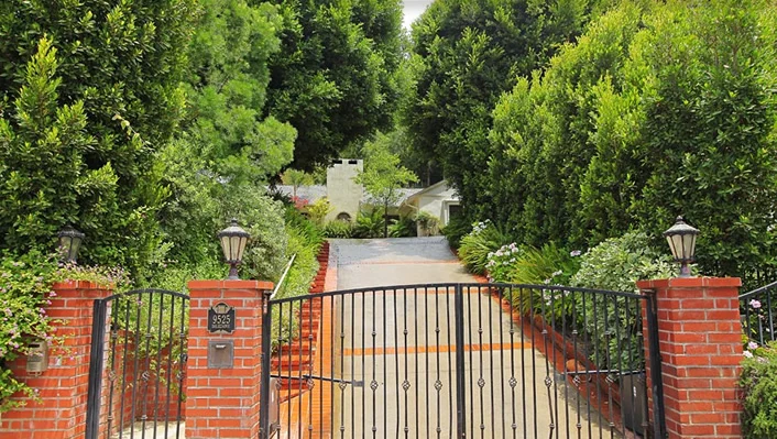 9525 Dalegrove Drive photo 4