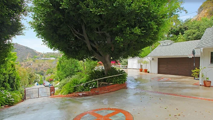 9525 Dalegrove Drive photo 6