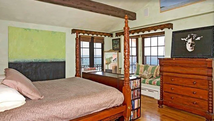 Malibu Colony photo 13