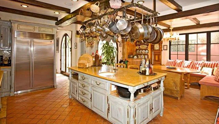 Malibu Colony photo 8